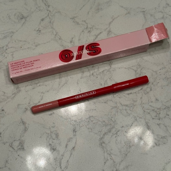 ONE/SIZE Vibrant Red Lip Liner - Picture 1 of 7